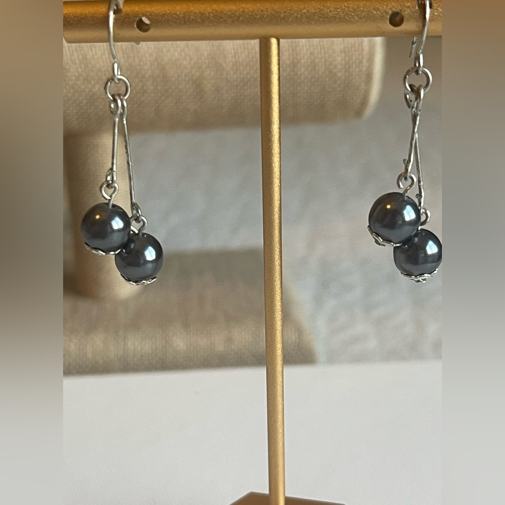Elegant Silver Gray Pearl Drop Earrings